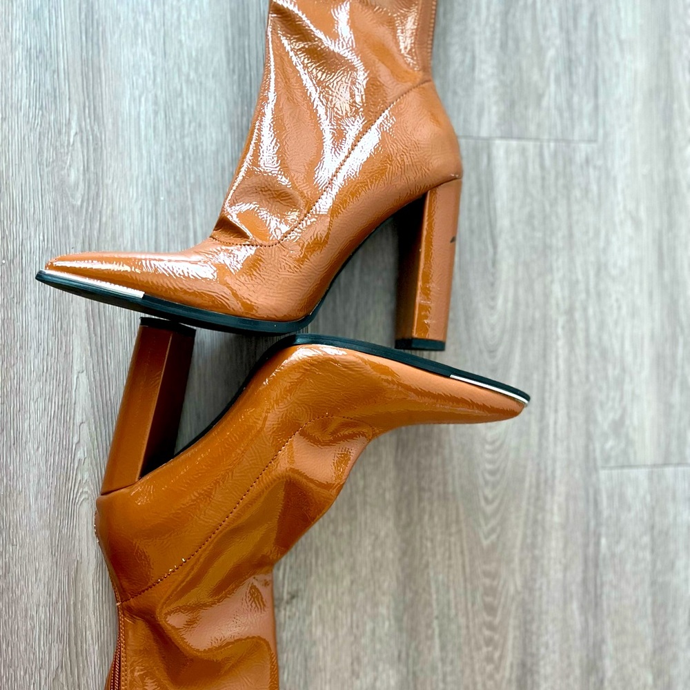 Caramel patent leather booties